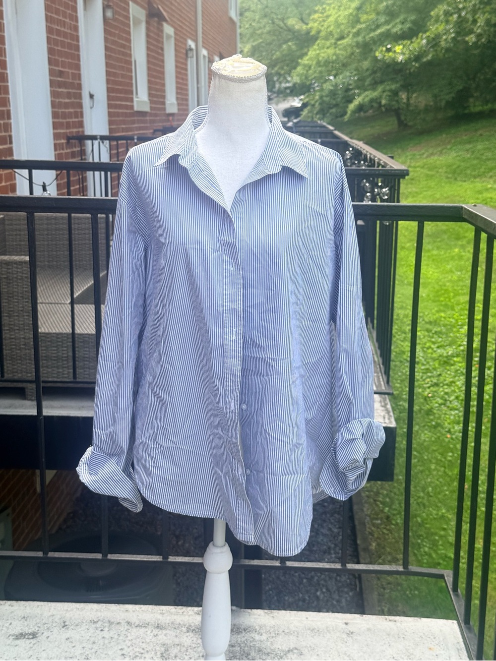 Quince Light Blue and White Striped Button-Down Size XL 100% Organic cotton